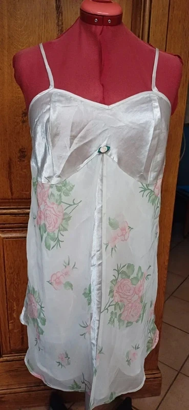 New white floral satin nightgown and veils – photo 2